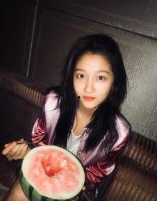 娱乐圈吃瓜关晓彤,娱乐圈的瓜中女王，揭秘她的星途历程