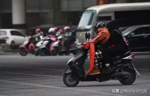 娱乐吃瓜酱电动车